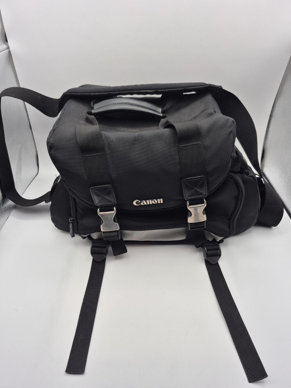 Canon 200DG Deluxe Camera Bag With Shoulder Strap and 1 Divider